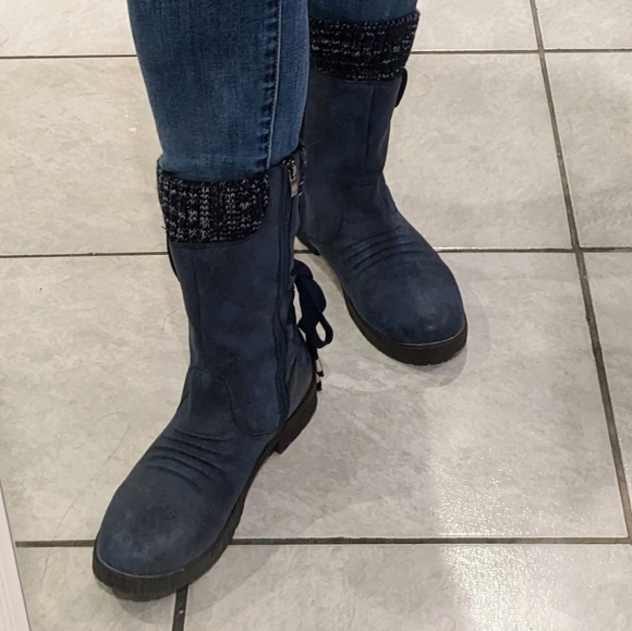 Boots - Picture 5 of 7